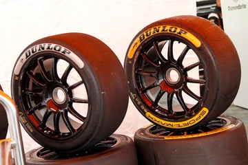 Dunlop introduces new wet tyre, revised colouring - TouringCarTimes