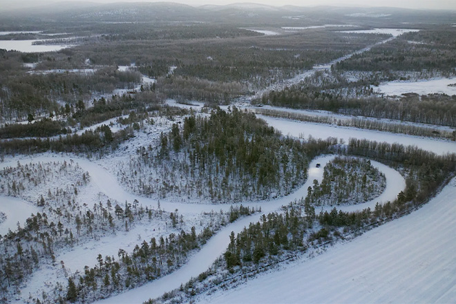No snow, no winter tire test. That's why ADAC testers head to the Testworld grounds in Finland every year. 